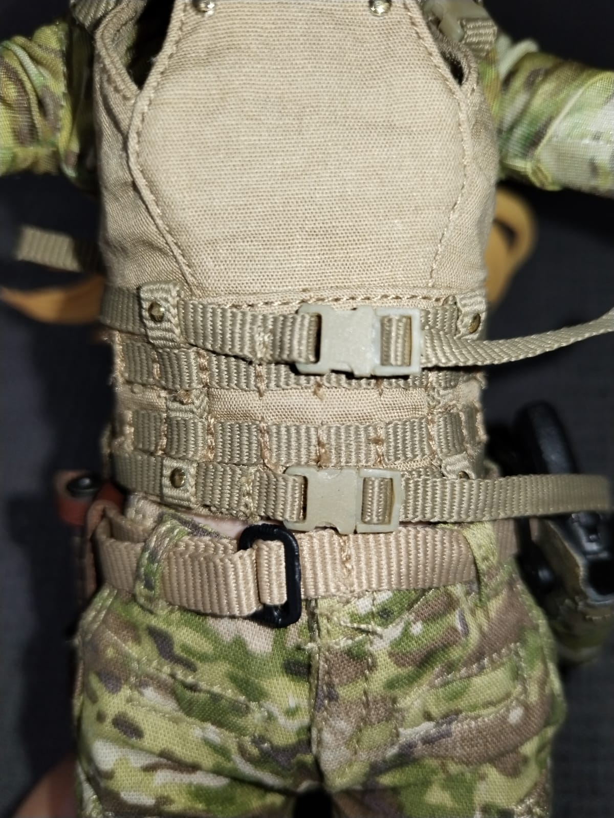 Recon Girl 1/6: piernas con rodilleras y pantalón camuflado