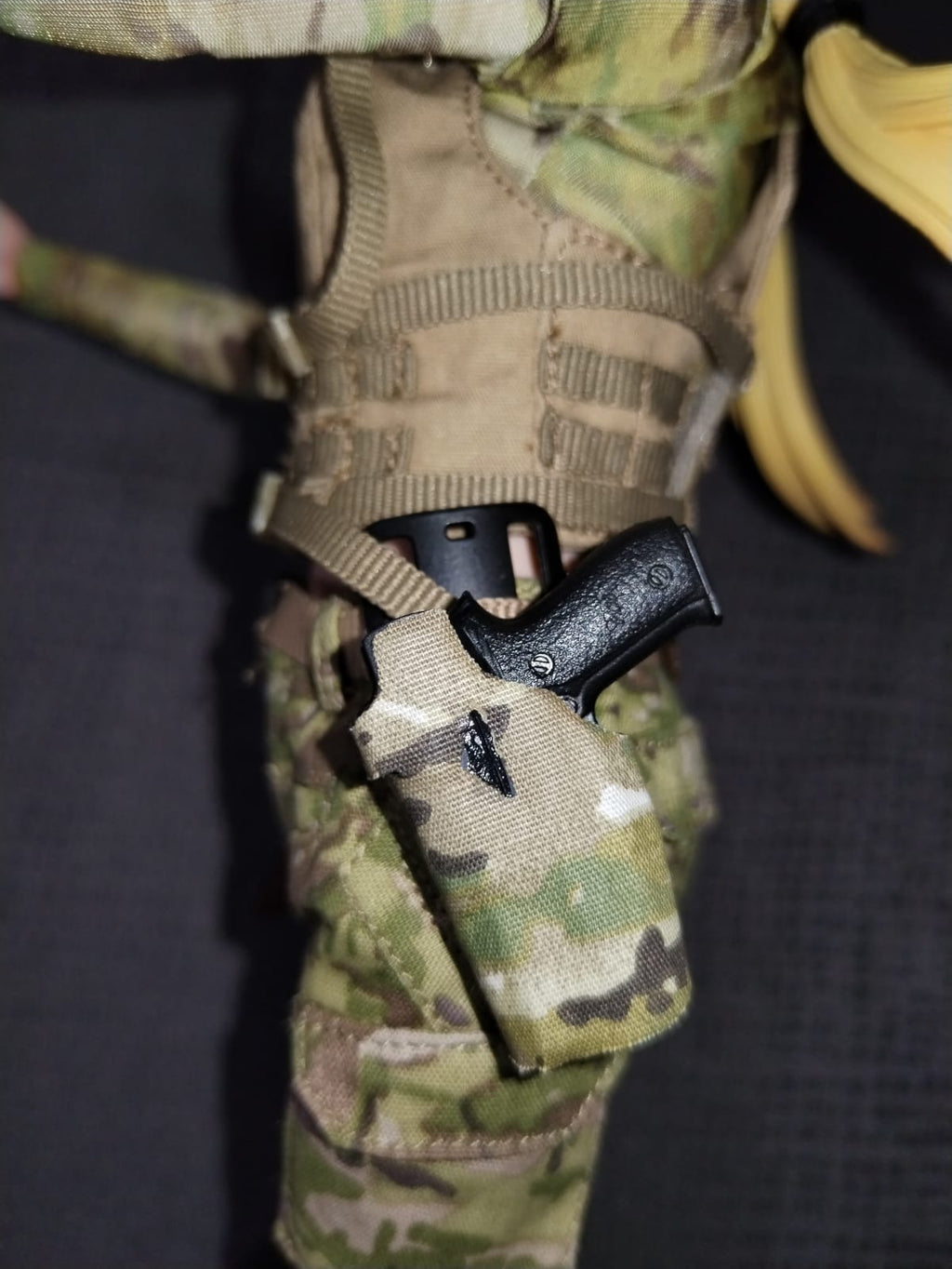 Recon Girl 1/6: pistolera táctica, acercamiento