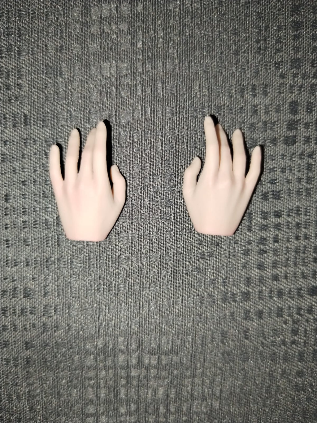 Recon Girl 1/6: par de manos semicerradas intercambiables