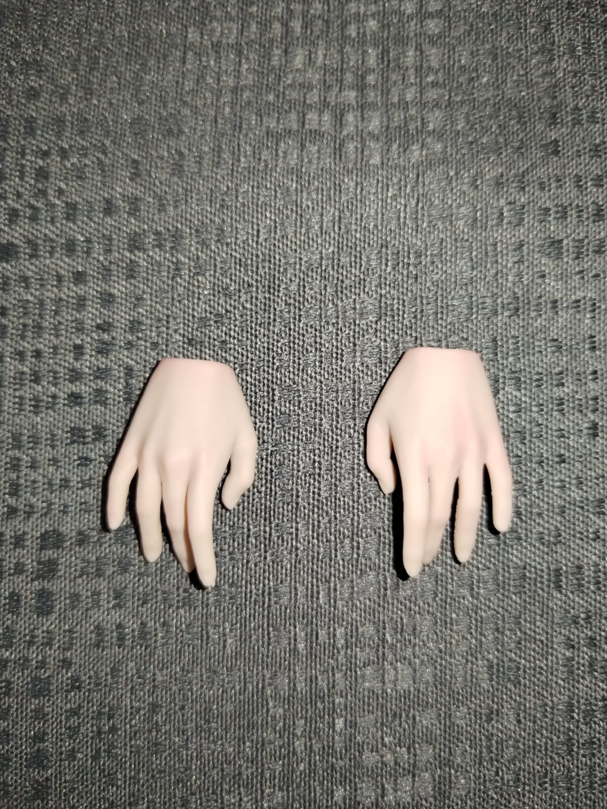 Recon Girl 1/6: par de manos semicerradas intercambiables