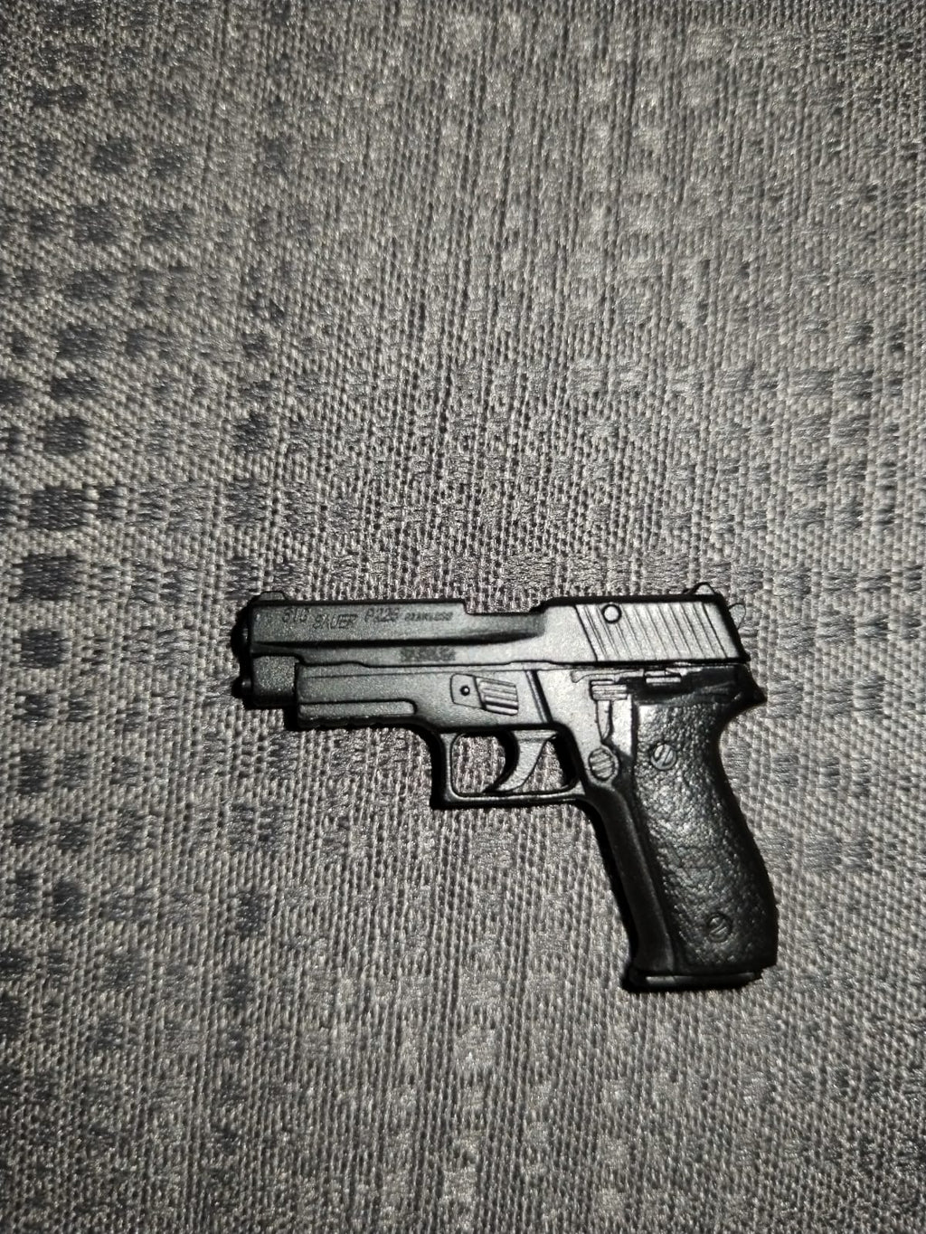 Recon Girl 1/6: pistola vista del lado contrario