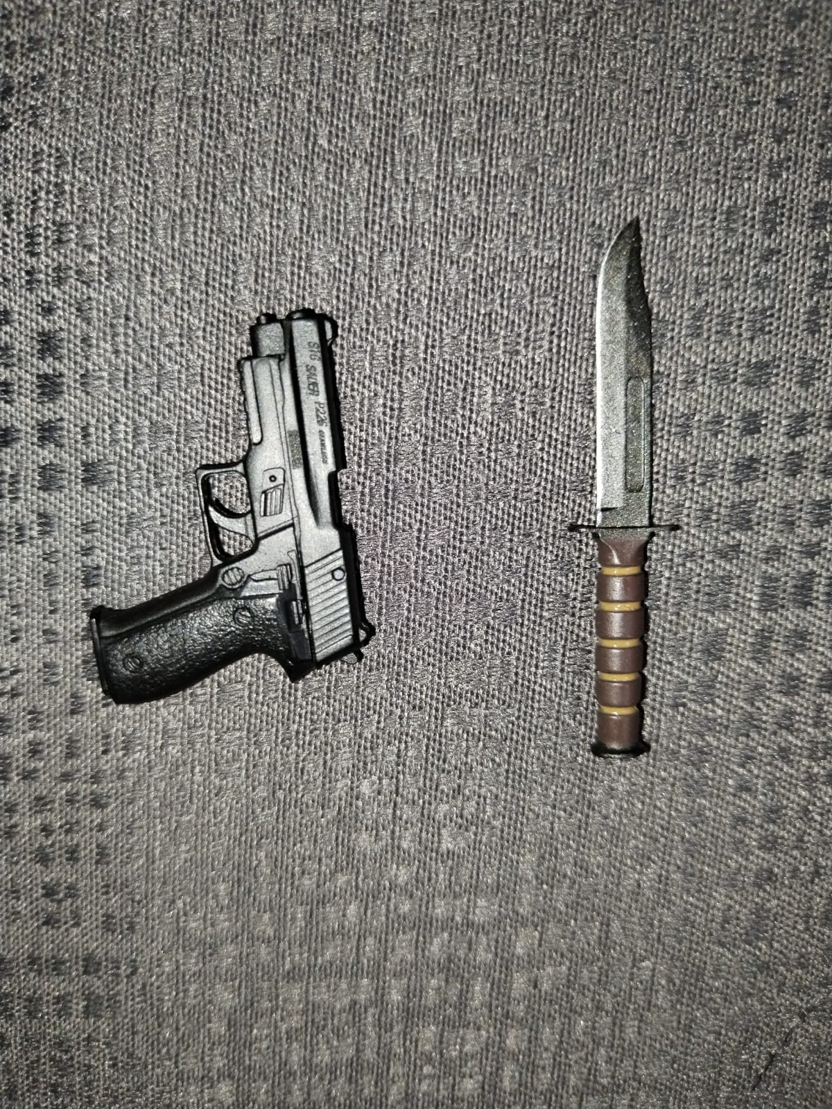 Recon Girl 1/6: pistola y cuchillo de combate juntos