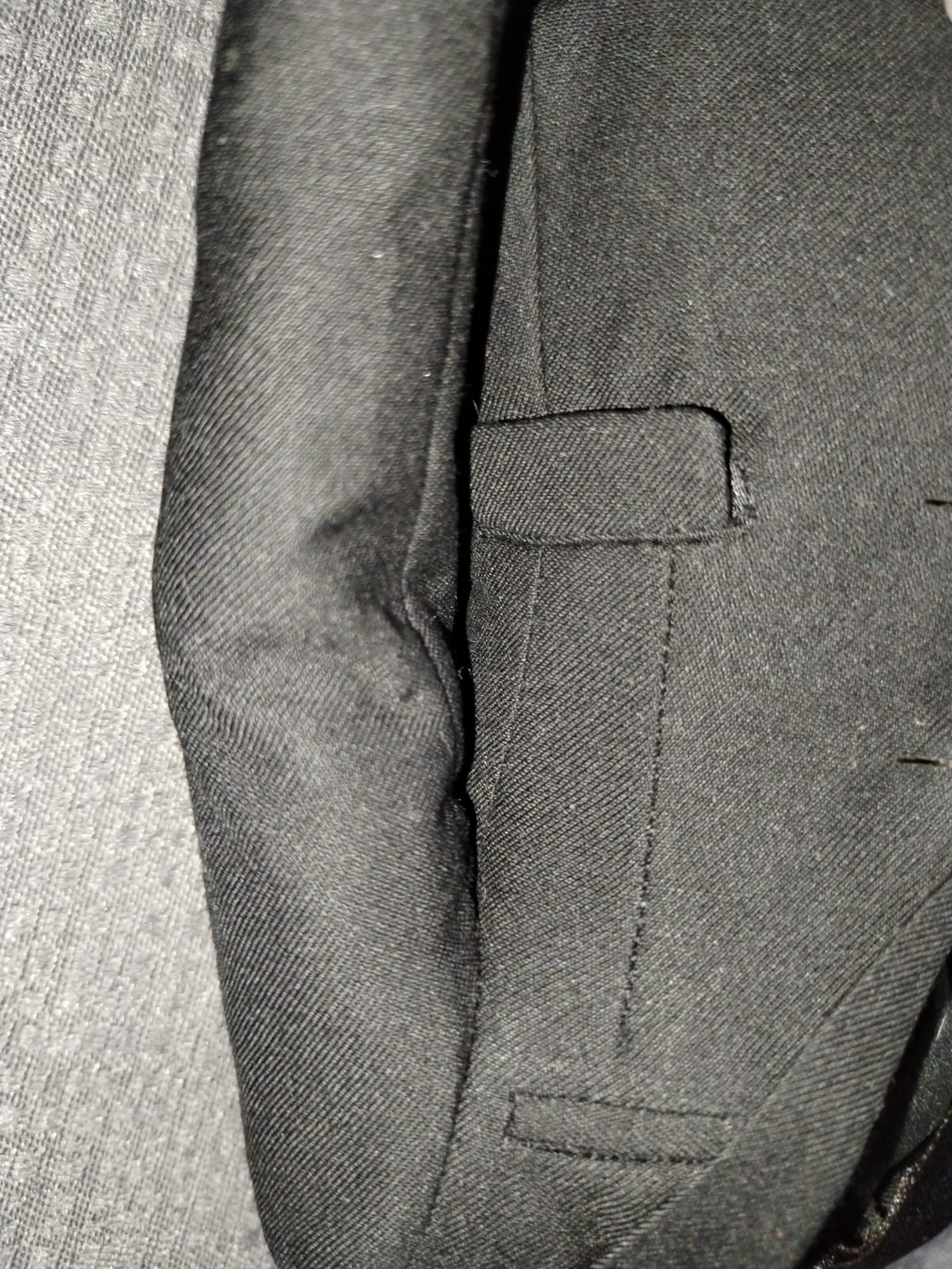 Detalle del bolsillo del saco negro, kitbash Bodyguard Underworld 1/6