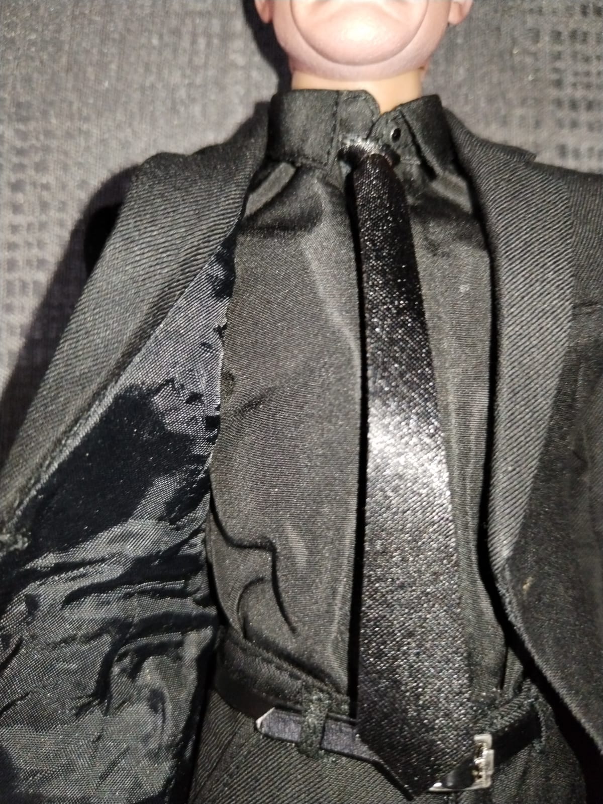 Torso con camisa negra y corbata satinada, Bodyguard Underworld