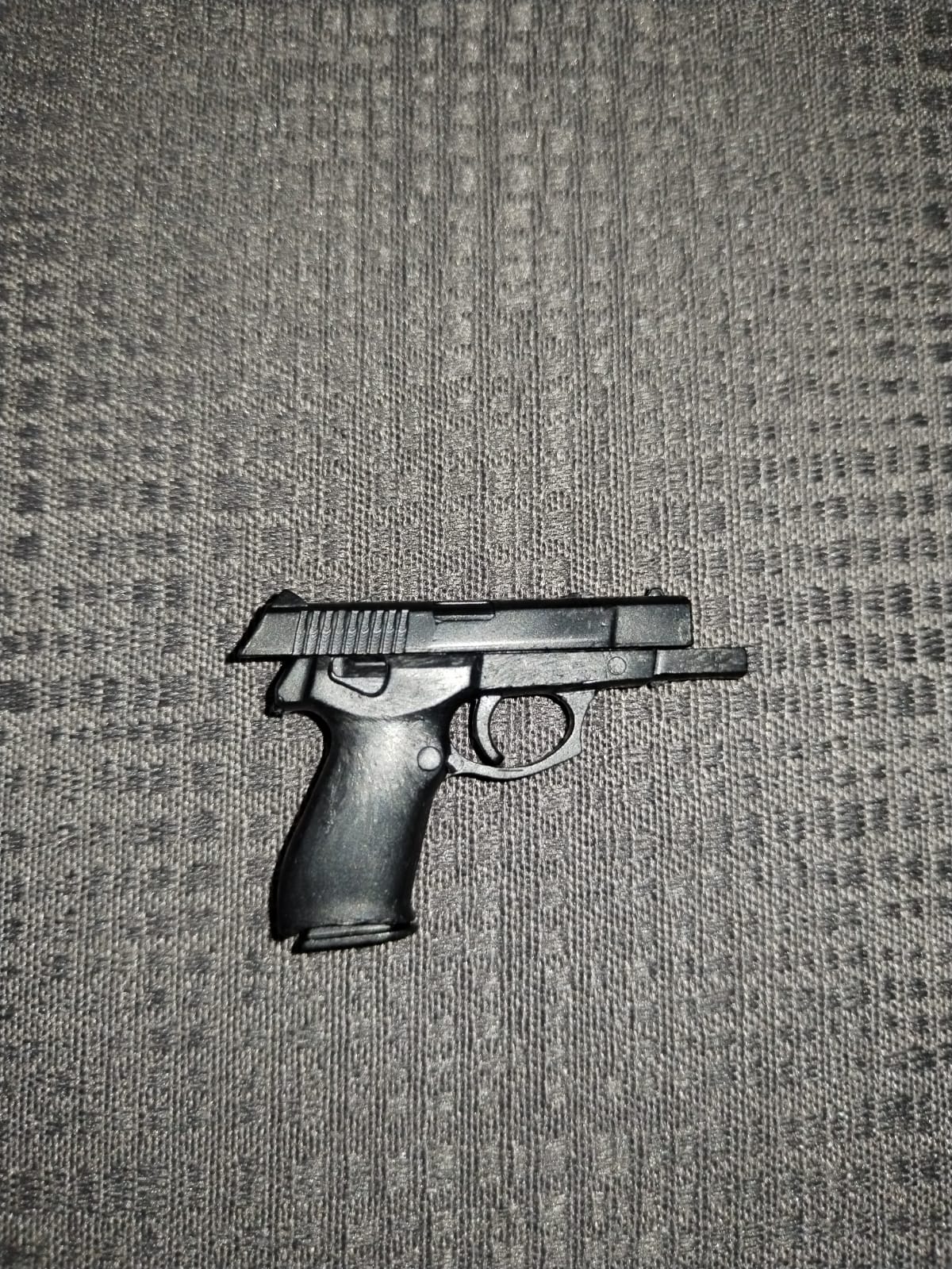Pistola semiautomática 1/6 del Bodyguard Underworld, vista lateral