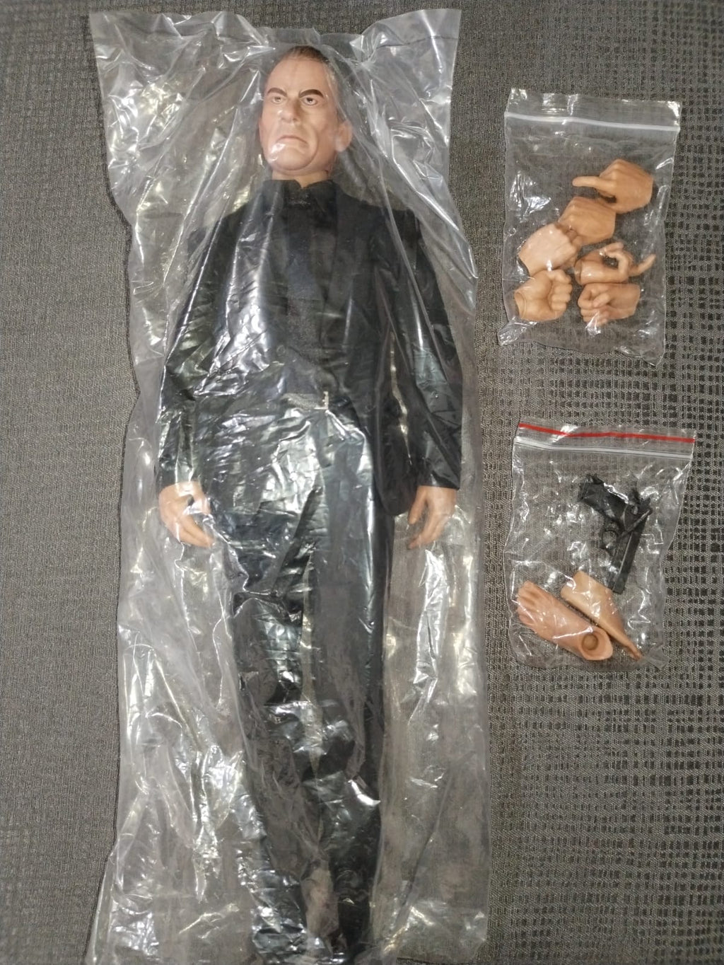 Bodyguard Underworld listo para envío, sujeto en su charola