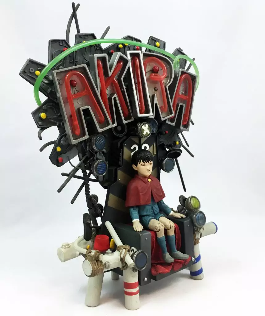 McFarlane Toys Akira Akira en Trono Blister con Detalle