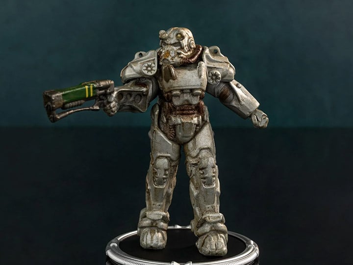 Figura T-60 Power Armor de Fallout, detalle del casco y el desgaste del blindaje