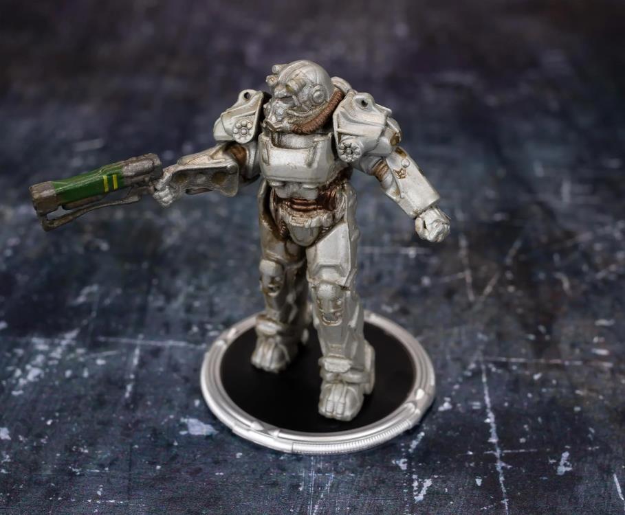 Figura T-60 Power Armor de Fallout sobre su base circular tipo compuerta de refugio