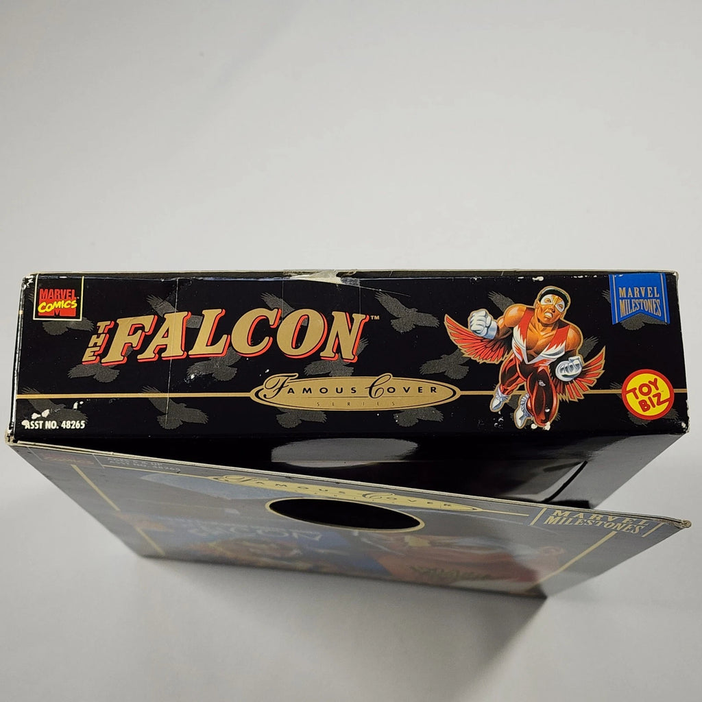 Detalle del arte de la caja de The Falcon, con el logotipo de Marvel Comics
