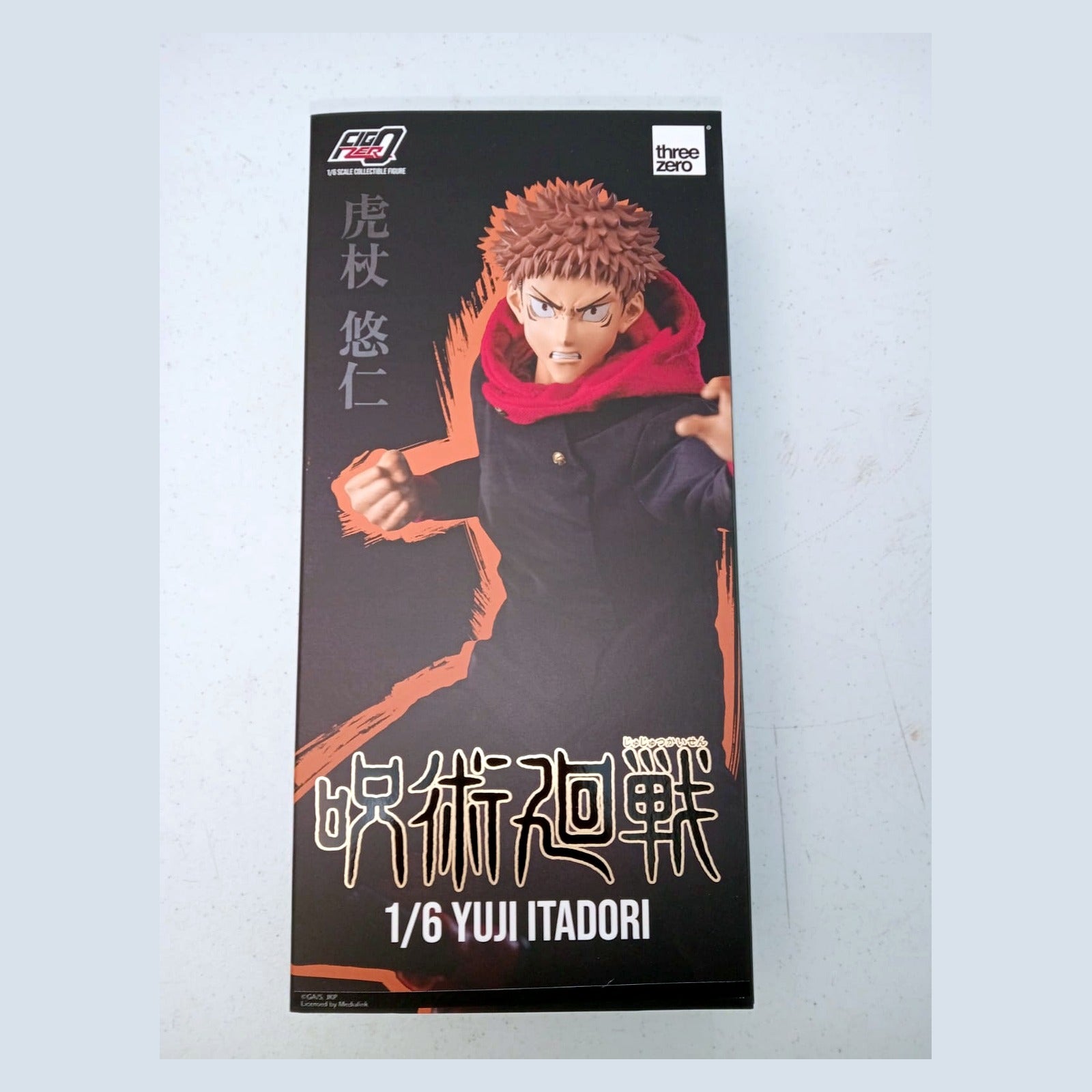 Yuji Itadori Threezero escala 1/6 Jujutsu Kaisen — caja original sellada, frente